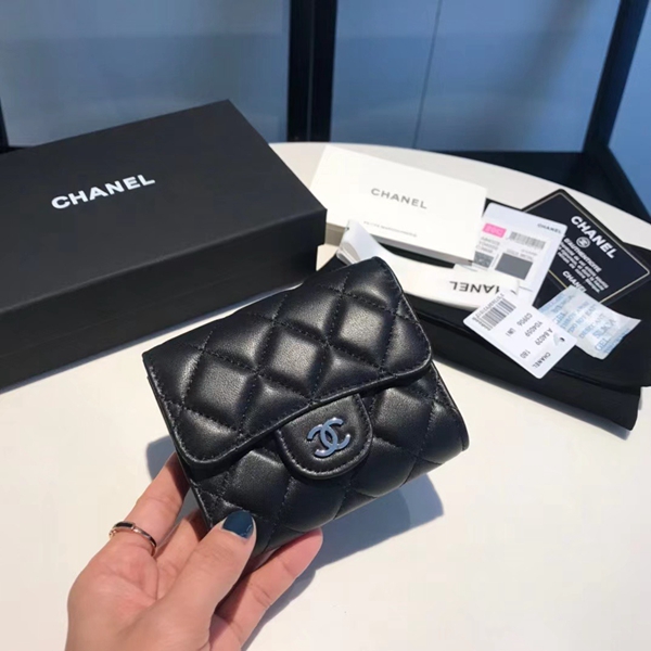 シャネル財布正面デザイン